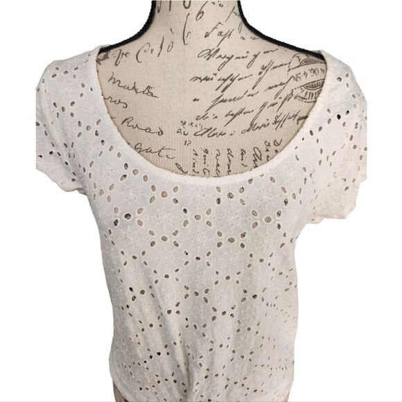American Eagle Ladies Size Large White Eyelet Lace Knot Twist Top - Picture 2 of 6